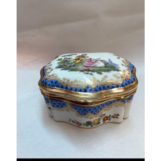 Blue 18th Century Porcelain Snuff Box by Hochst, Germany circa 1740 For Sale - Image 8 of 8