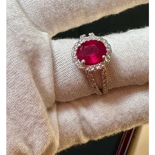 Ruby Red 2.5 Carat Oval Treated Ruby & 2 ct Diamond Ring 14 Karat White Gold Size 7 For Sale - Image 8 of 18