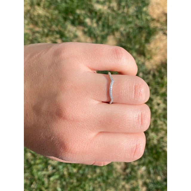 The Lyra: Ladies Vintage Curved Diamond Wedding Band in Platinum For Sale In Philadelphia - Image 6 of 7