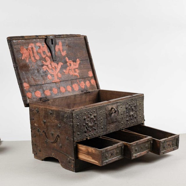 Chest with engraved and carved metal studs from the early period, measures 51 x 34.5 x h 29 category oriental style trunk...