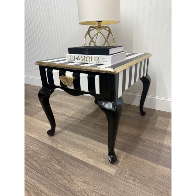 Hollywood Regency 1960s Hand-Painted Striped Side Tables With Gold Leaf Detail — Set of 2 For Sale - Image 3 of 10