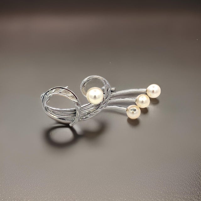 Late 20th Century Mikimoto Estate Akoya Pearl Brooch Pin Sterling Silver 6.37 MM For Sale - Image 4 of 9