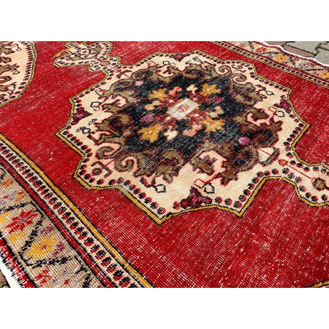 1980s Turkish Red Medallion Hand Knotted Rug For Sale In Sacramento - Image 6 of 13