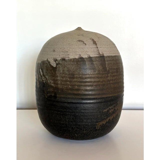 Important Storied Tall Ceramic Pot with Rattle and Handprints by Toshiko Takaezu For Sale In Atlanta - Image 6 of 12