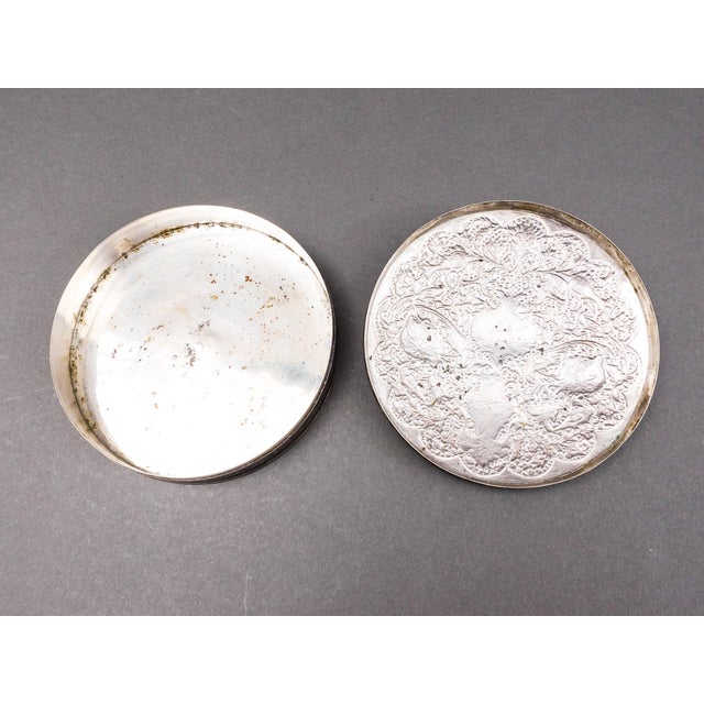 Mid 20th Century Persian Islamic Middle East Silver Repousse Round Trinket Box For Sale In Miami - Image 6 of 8