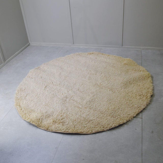 Mid-Century Modern Vintage Circular Rug, 1970s For Sale - Image 3 of 9