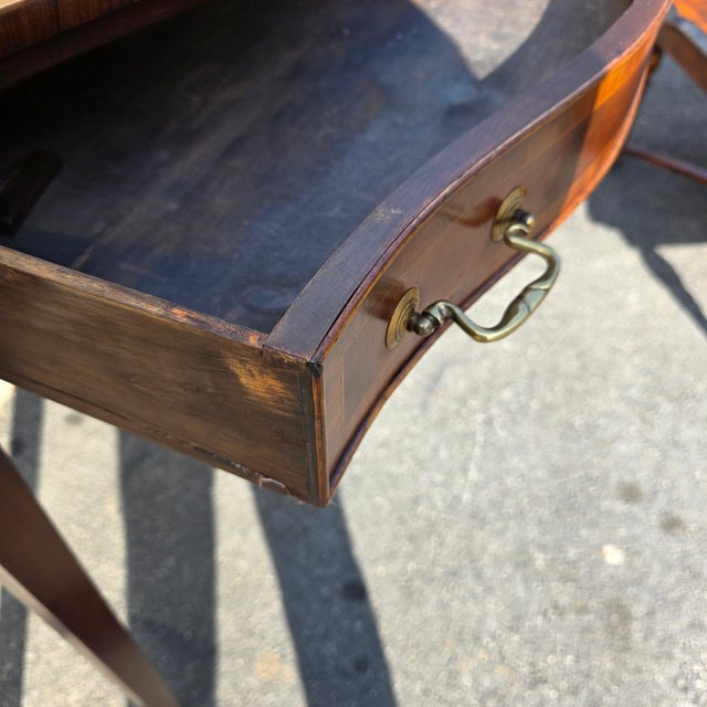 English George III Style Serpentine Mahogany Console / Serving Table With Satinwood Inlay, Late 20th Century For Sale - Image 10 of 18