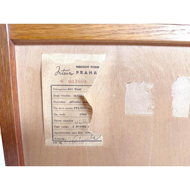 Brown Vintage U-450 Display Cabinet by Jiroutek for Interier Praha, 1960s For Sale - Image 8 of 9