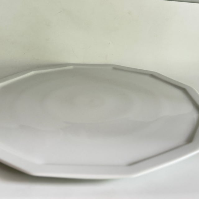 Rosenthal Polygon White Cake Dish by Tapio Wirkkala for Rosenthal Studio Linie, Germany, 1986 For Sale - Image 4 of 6