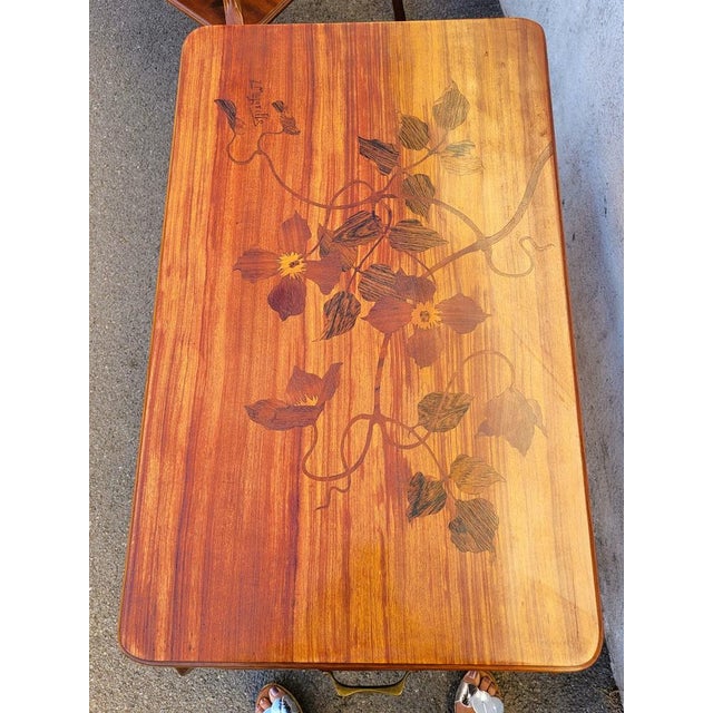 Tea table with 2 trays, in marquetry of different exotic wood species: the trays are decorated with flowers (clematis) and...