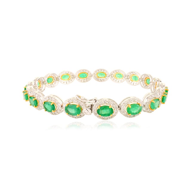 8.13 Ct Zambian Emerald Halo Diamond Bracelet in 18k Solid Gold For Sale In New York - Image 6 of 11