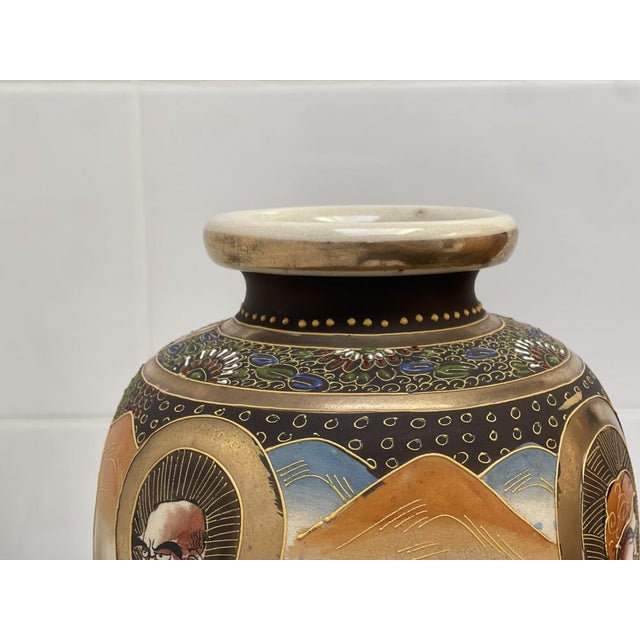Beige Japanese Satsuma Vases in Polychrome Painted Ceramic, 1920s, Set of 2 For Sale - Image 8 of 17