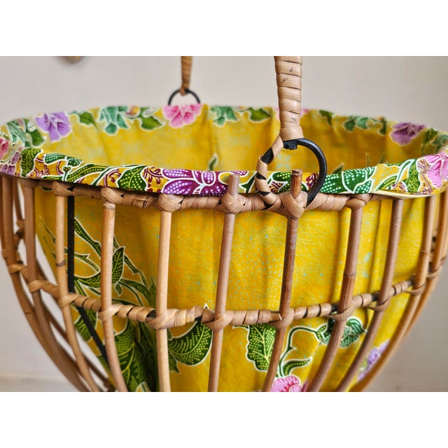 Aqua Mid-Century Modern Italian Rattan Sewing Basket with Batik Cotton Lining and Hairpin Legs, 1950s For Sale - Image 8 of 9