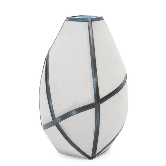Kenneth Ludwig Chicago Bain Glass Vase For Sale - Image 4 of 7