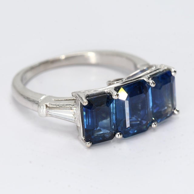 Modern Late 20th Century Platinum Three Stone Ring With Blue Emerald Cut Sapphire & Diamonds - Size 5.75 For Sale - Image 3 of 5
