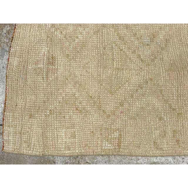 Textile Galerie Shabab Collection Mid-20th Century Turkish Anatolian Runner For Sale - Image 7 of 10