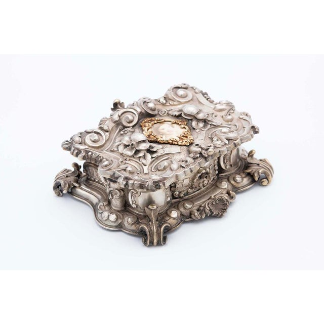 Silver Jewelry Box with Deep Reliefs, in Good conditions. Designed 1920 to 1949