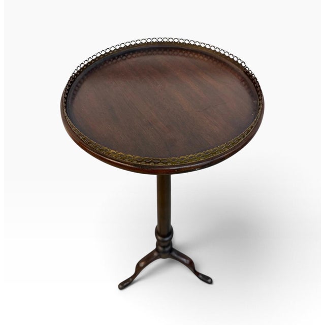 Queen Anne Vintage Henkel Harris Mahogany Queen Anne Pedestal For Sale - Image 3 of 7