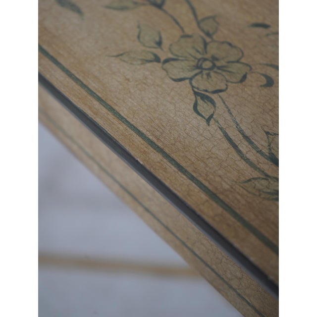 Venetian Pair of Square Crackle Paint Accent Tables For Sale In Philadelphia - Image 6 of 15