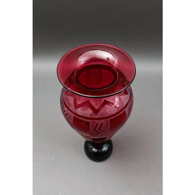 Mid 20th Century Steven Correia Signed 1988 Red Cameo Art Glass Limited Edition Vase For Sale - Image 4 of 7