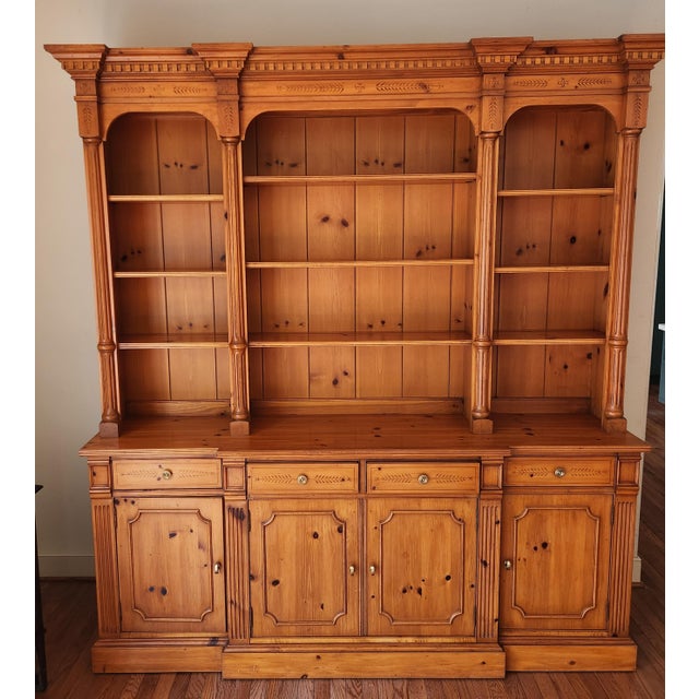 Beautiful Hickory Chair pine bookcase and cabinet with generous storage and display space. A substantial named-maker case...