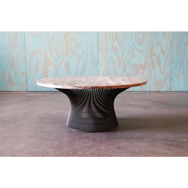 Knoll 1960s Attributed to Warren Platner for Knoll Bronze Wire Coffee Table With Pink Marble Top For Sale - Image 4 of 9
