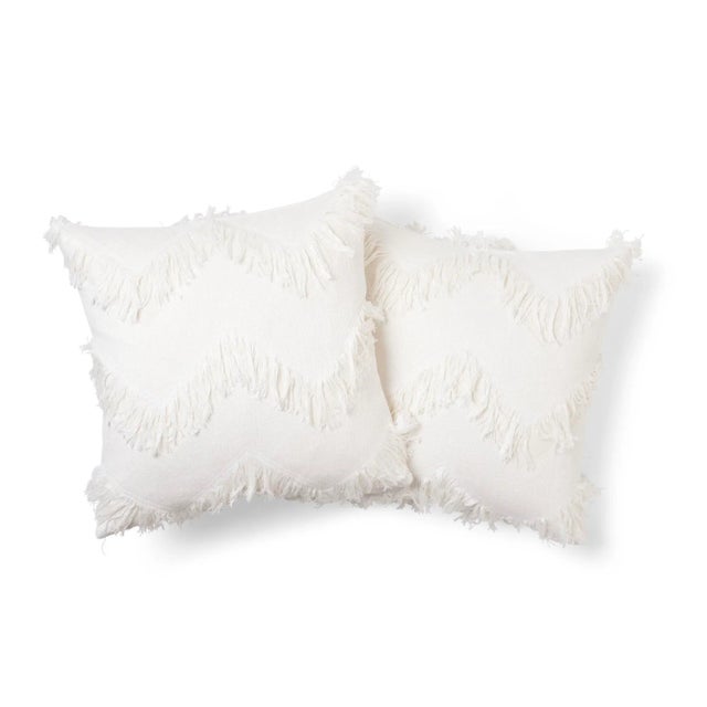 This 20" x 20" pillow features Sonora, a funky fringed chevron, in Ivory. This pillow features an eye-catching combination...