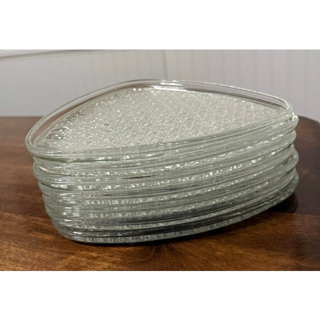 Transparent Indiana Glass Daisy and Button Pattern Snack Plates and Cups - Set of 7 For Sale - Image 8 of 12
