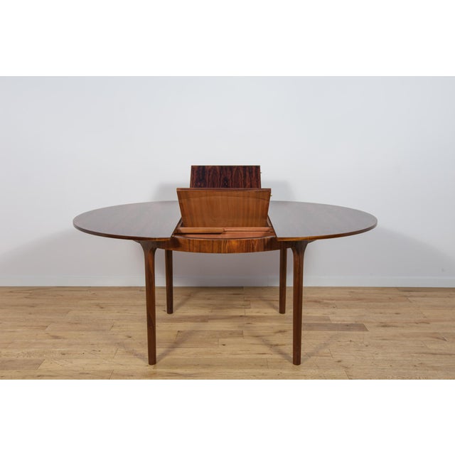1960s Mid-Century Round Rosewood Extendable Dining Table from McIntosh, United Kingdom, 1960s For Sale - Image 5 of 17