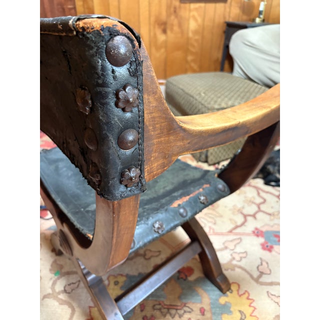 Gothic Antique Italian Renaissance Revival Walnut Savonarola Chair For Sale - Image 3 of 7