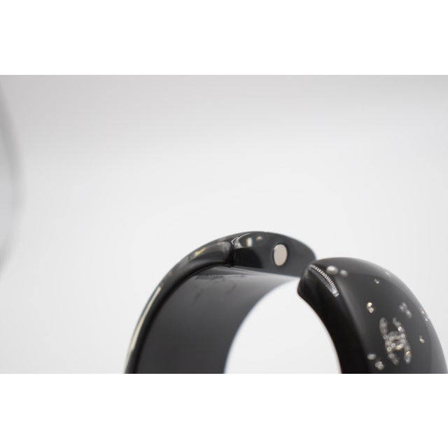 2010s Chanel Black Bangle For Sale - Image 5 of 8