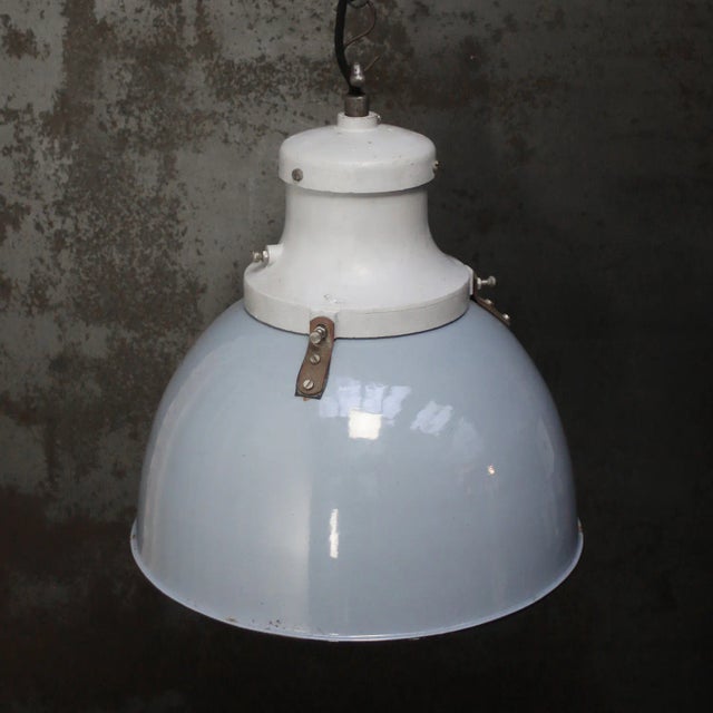 Vintage Industrial Gray Cast and Enamel Pendant Light from Industria Rotterdam For Sale - Image 4 of 6