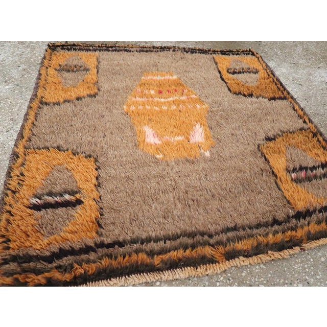 Galerie Shabab Collection Mid-20th Century Turkish Konya Rug For Sale In New York - Image 6 of 7