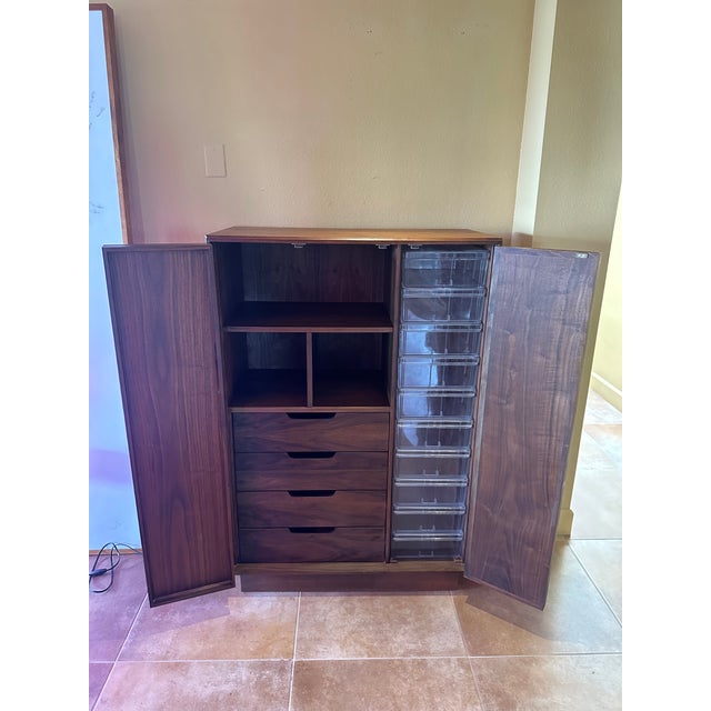 Brown Saltman 1960s John Keal for Brown Saltman Mid-Century Walnut Gentleman's Chest For Sale - Image 4 of 7