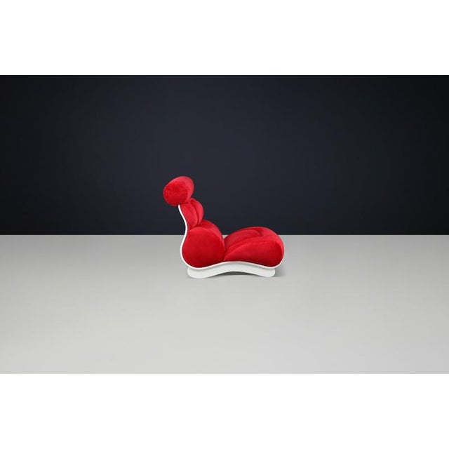 Sculptural Wave Lounge Chair in Original Red Velour with White Molded Base by Joe Colombo, 1970 For Sale - Image 6 of 10
