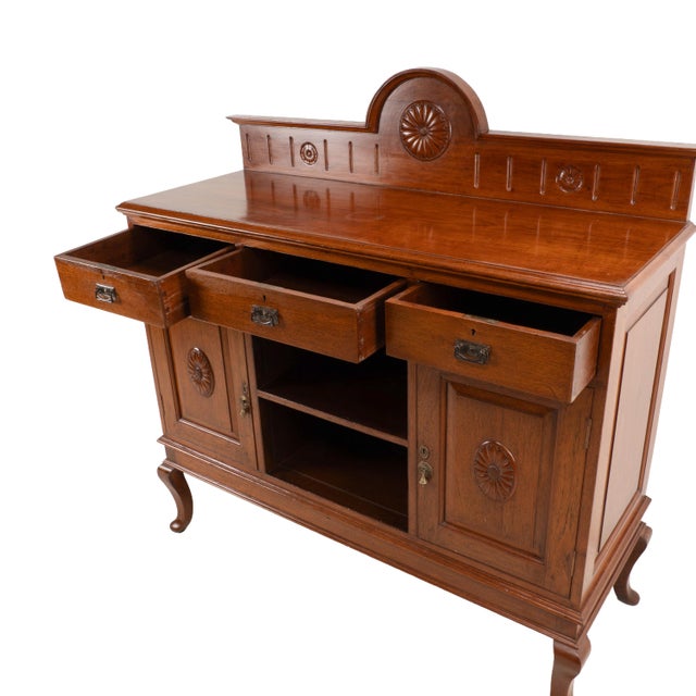 Early 20th Century English Edwardian Oak Sideboard Buffet Server Carved Sunflower Motif Cabinet For Sale - Image 13 of 18