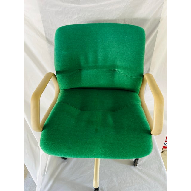 Contemporary 80’s Vintage Steelcase Office Swivel Chair For Sale - Image 3 of 7