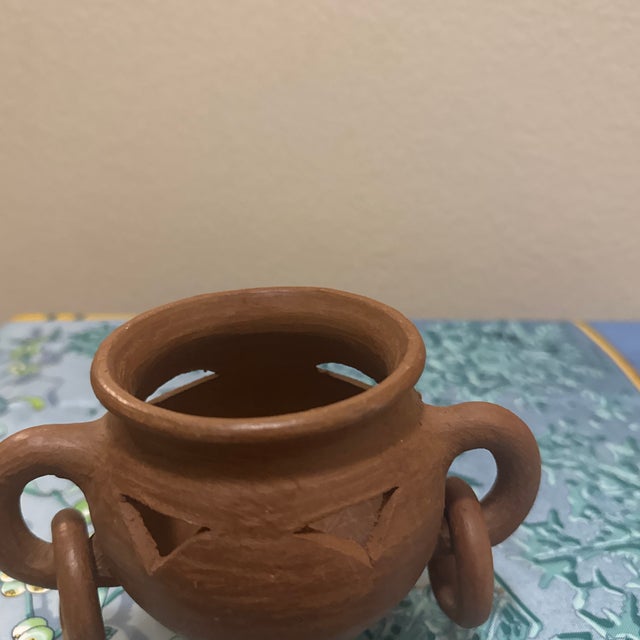 Vintage Nicaraguan Folk Art Terracotta Face Pot Tripod Anafre Vessel With Ring Handles For Sale In Minneapolis - Image 6 of 7