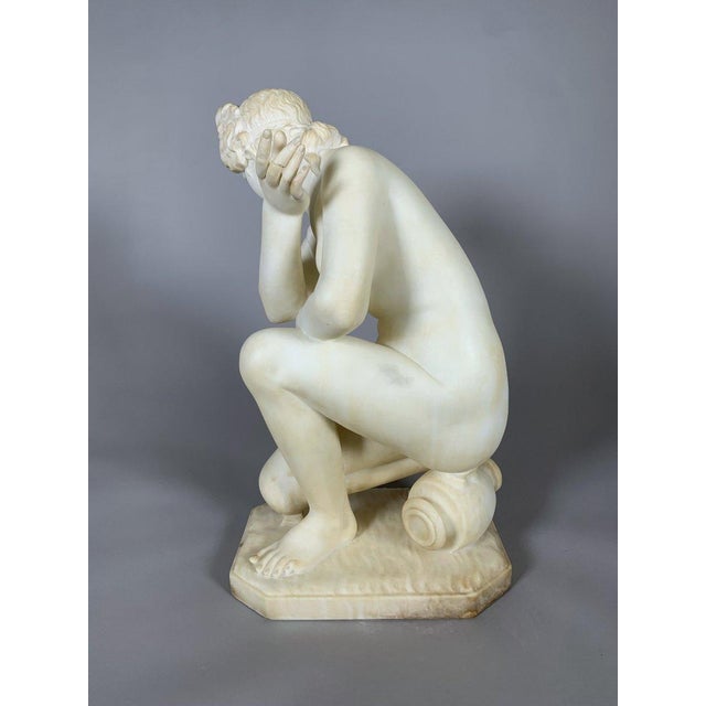 Early 19th-century white marble sculpture in the Neoclassical style depicting Venus at the Bath For Sale - Image 9 of 10