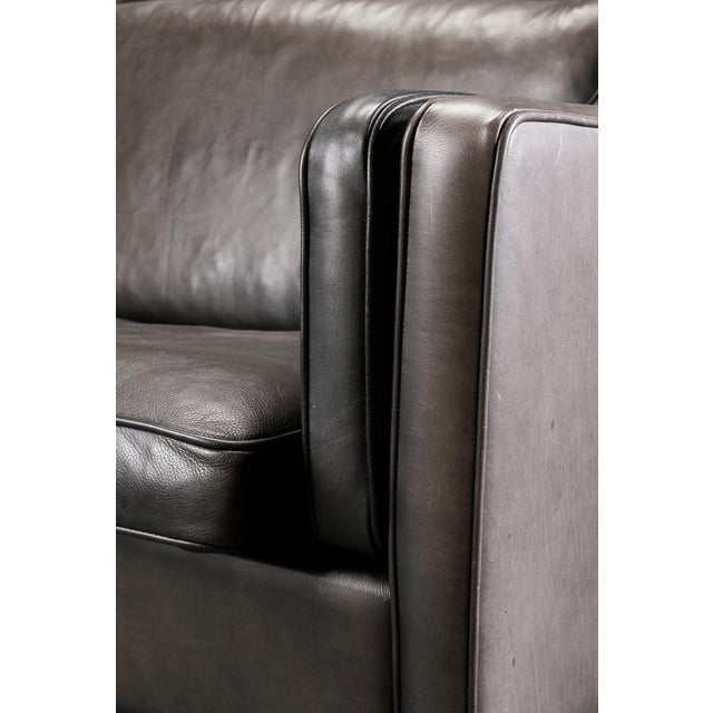 Dimensions are L:176 D:80 H:75.