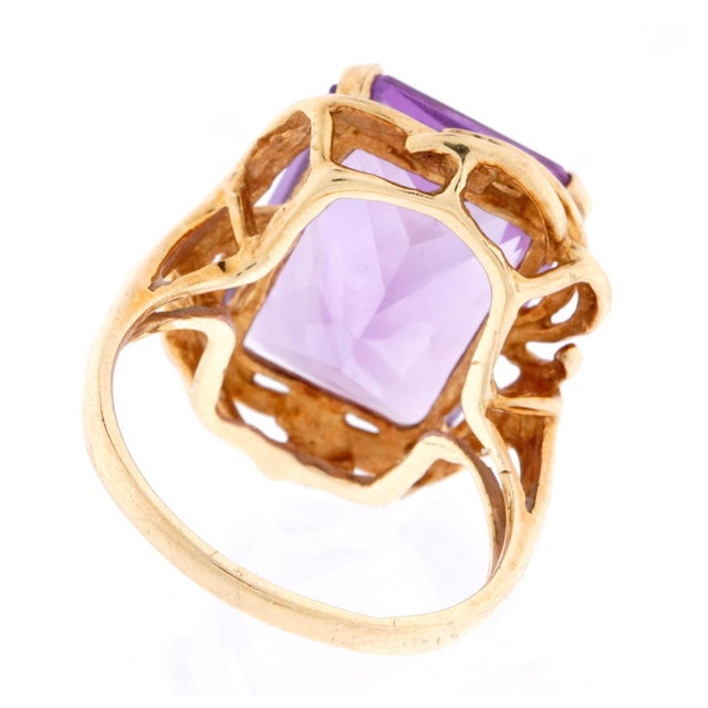 Mid 20th Century 10k Gold and Amethyst Cocktail Ring For Sale - Image 5 of 8