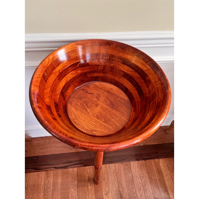 Lovely vintage rosewood salad bowl on a stand. Beautiful color and finish. In very nice condition.