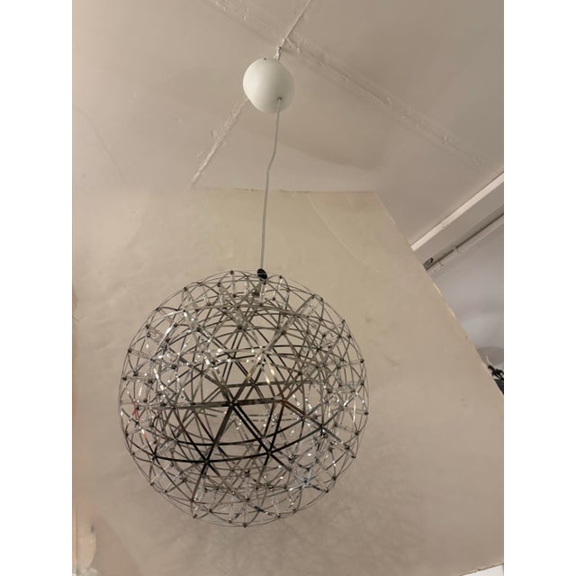 Design Plus Gallery present a Raimond II Pendant by Raimond Puts for Moooi. The Raimond II Pendant has intricate spheres...