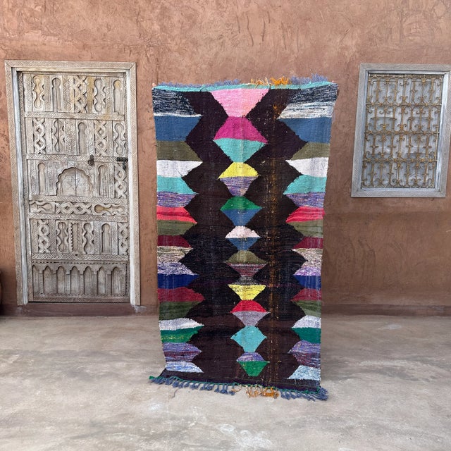 Everyone strives to achieve the perfect home decoration that can be flaunted to relatives and in the same time, be a...