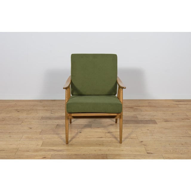 This armchair was produced by the Czechoslovakian company TON in the 1960s. The beech elements have been cleaned from the...