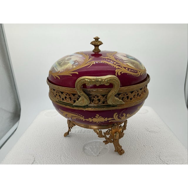 French 19th-Century French Sèvres Porcelain & Gilt Bronze Ormolu Covered Compote For Sale - Image 3 of 9