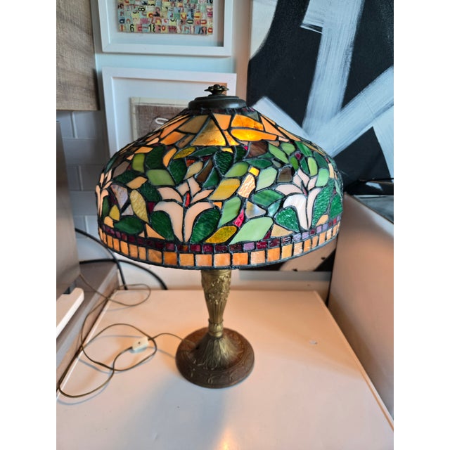 Arts & Crafts 1910s Salem Brothers Leaded Glass Tiffany Style Lamp For Sale - Image 3 of 14