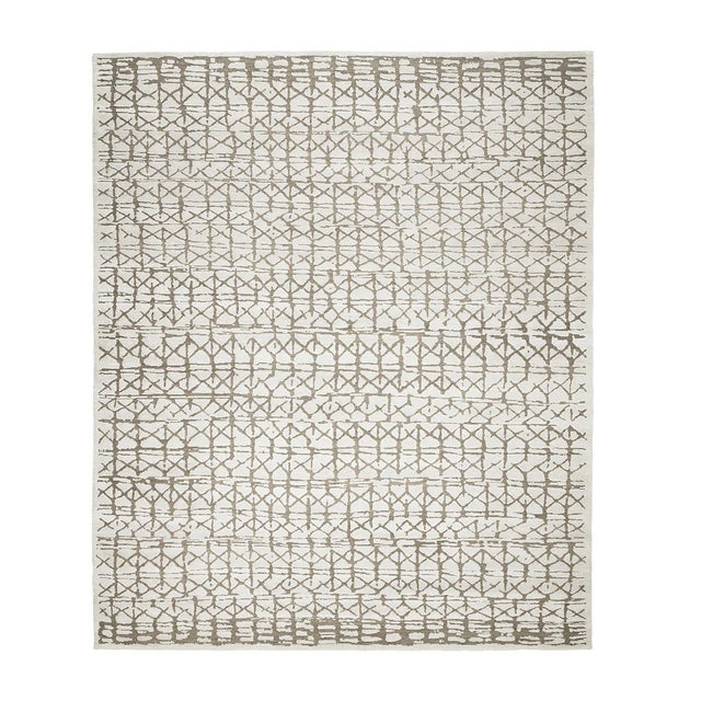 Colour: light grey – brown Quality Code: KL1013D : Tibetan 100 knots, low pile. Wool, pattern recessed in loop. Made in...