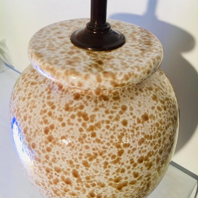 1970s 1970s Mid-Century Modern Leaf Motif Mottled Glaze Table Lamp For Sale - Image 5 of 9