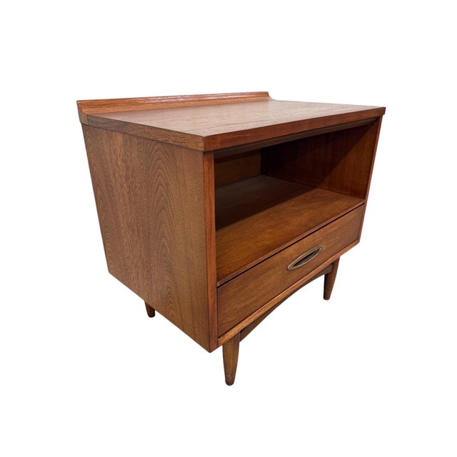 Brown Mid-Century Modern Broyhill Sculptra Walnut Nightstands - Set of 2 - Refinished! For Sale - Image 8 of 11
